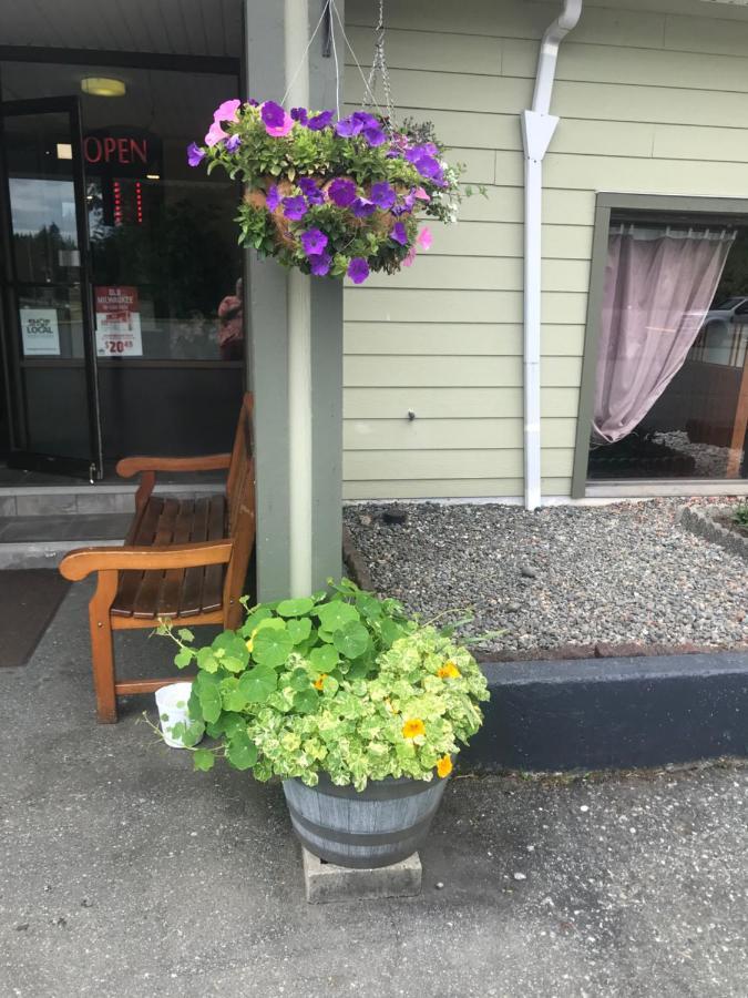 Airport Inn Port Hardy Exterior foto