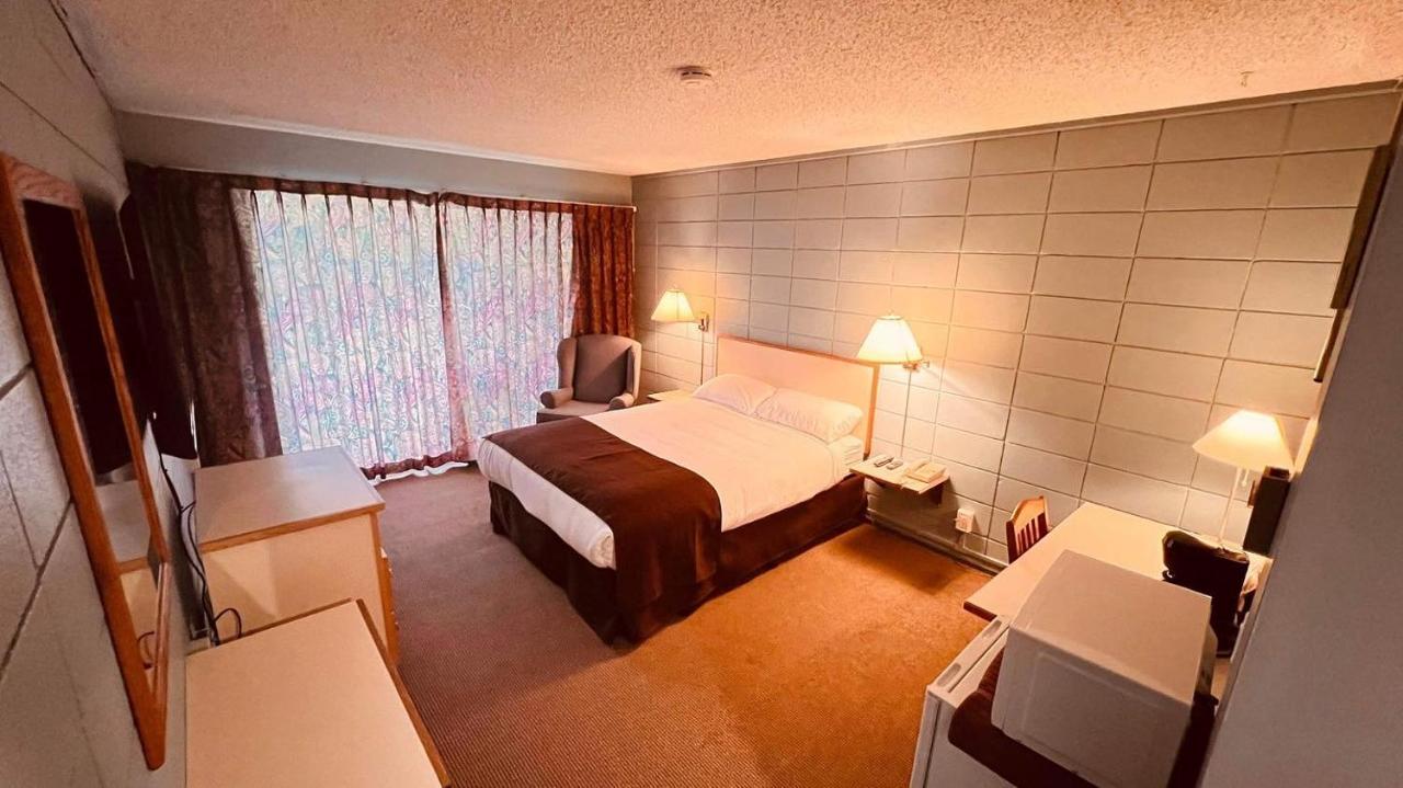 Airport Inn Port Hardy Exterior foto